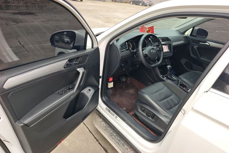 Used Volkswagen Tiguan L 2020 330TSI Automatic Two-Wheel Drive Smart Luxury Edition China VI Standard
