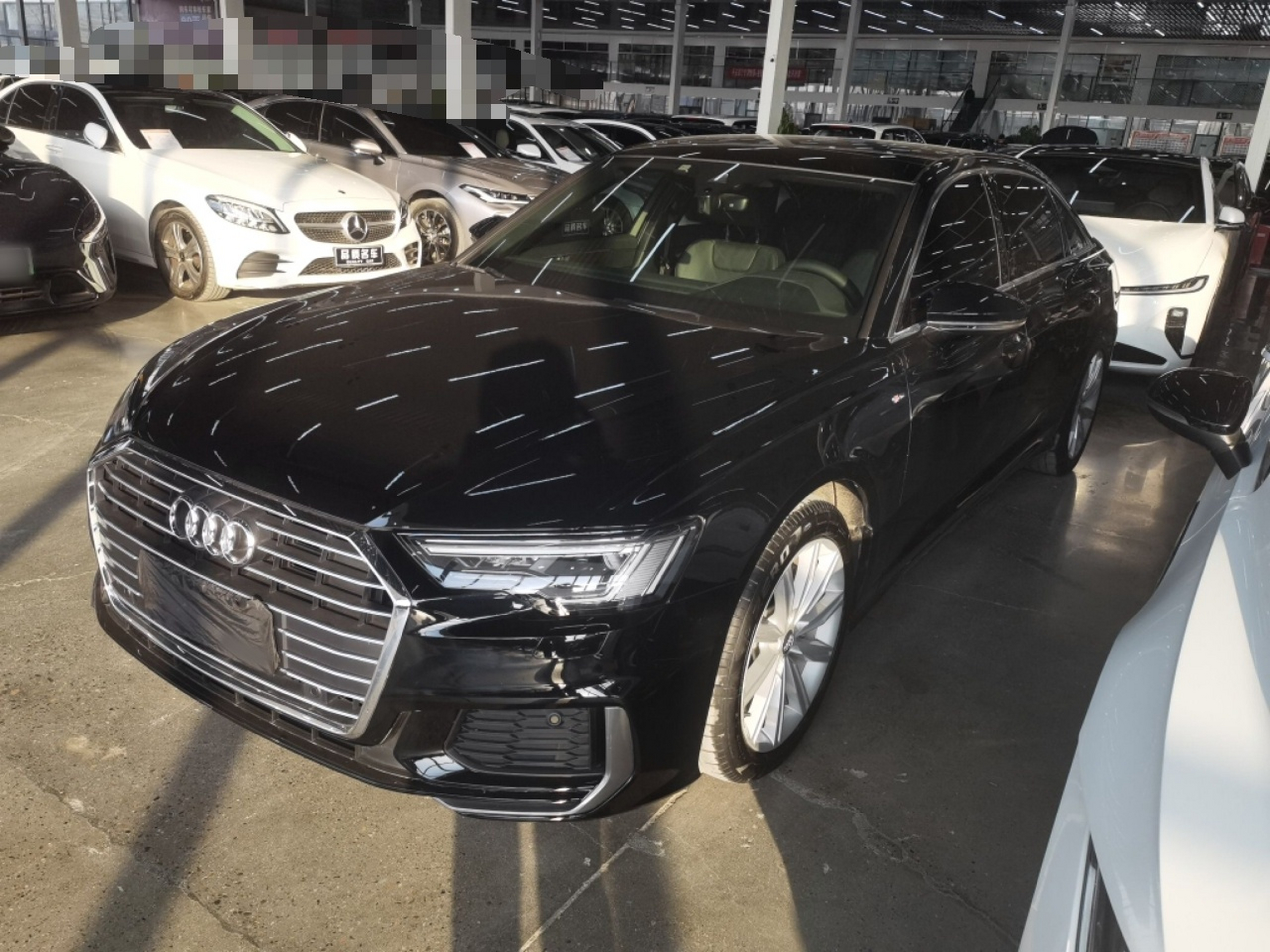 Под передней частью автомобиля