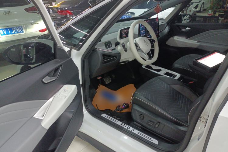 Used Volkswagen ID.3 2025 Smart Model Outstanding Oxygen Edition
