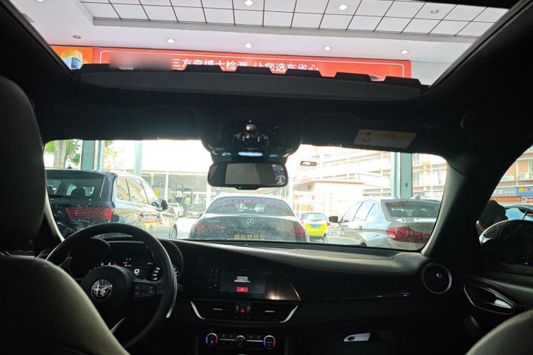 Used Alfa Romeo Giulia 2022 2.0T 280HP Veloce Track Edition
