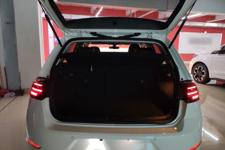 Used Volkswagen Golf 2018 230TSI Automatic Luxury Version
