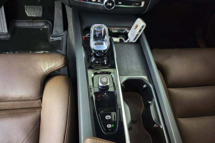 Used Volvo XC60 New Energy 2024 T8 Plug-in Hybrid Long-Range All-Wheel Drive Smart Luxury Edition
