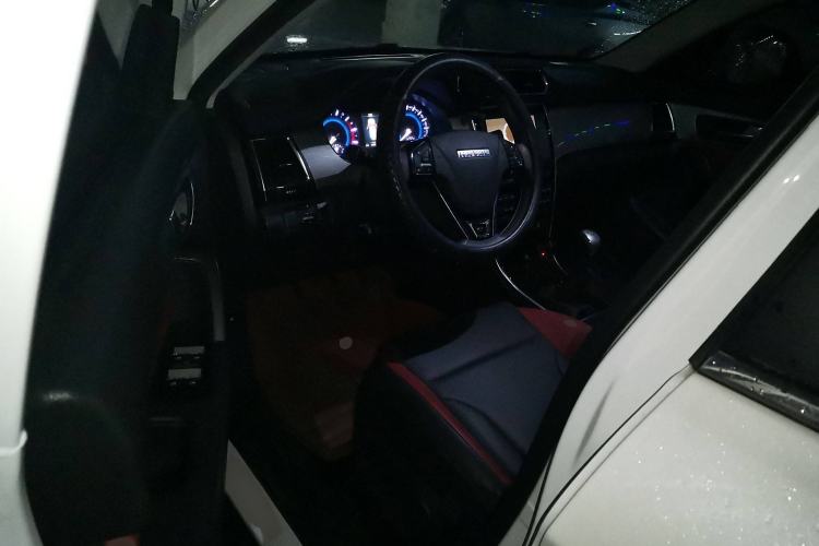 Used Haval H2 2018 Chuanxiang Edition Red Badge 1.5T Manual Two-Wheel Drive Fashionable Model
