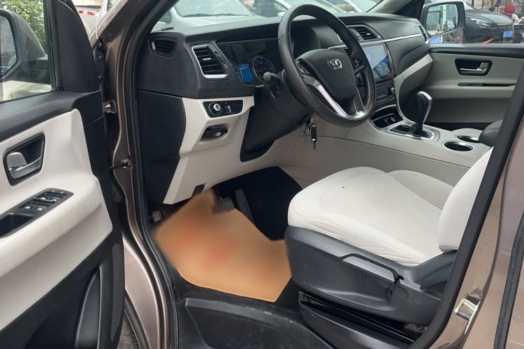 Used Huasong 7 2015 2.0T automatic comfort version
