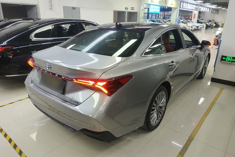 Used Toyota Avalon 2019 Dual-Engine 2.5L XLE Prestige Version China VI Standard
