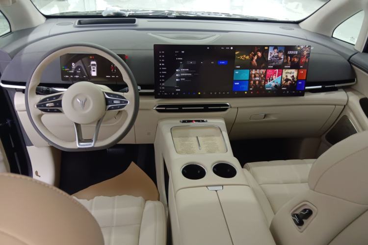 Used VOYAH Dream 2025 PHEV Four-Wheel-Drive Flagship Kunpeng Edition
