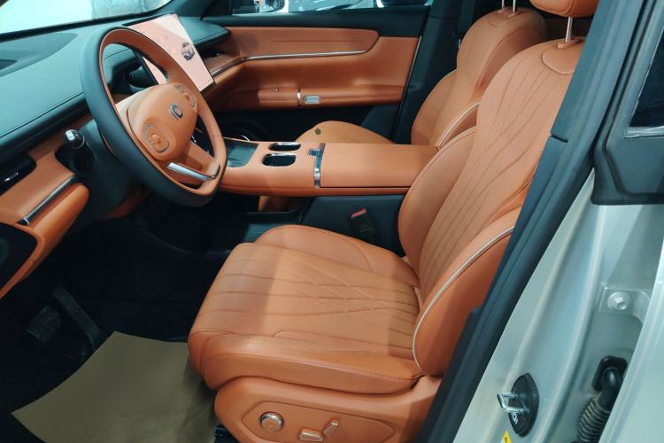 Used  Q07 2025 215 Flagship Edition
