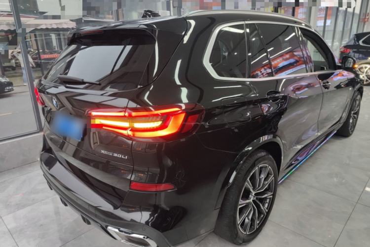 Used BMW X5 2022 xDrive 30Li Luxury M Sport Package
