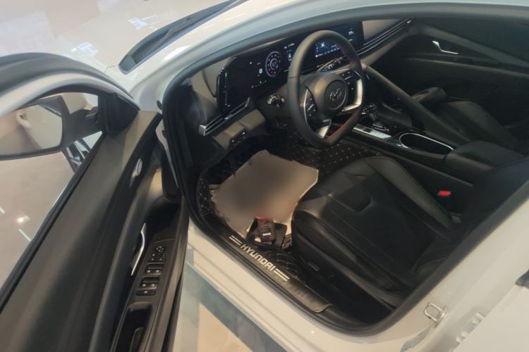 Used Hyundai Elantra 2021 1.5L CVT LUX Prestige Edition
