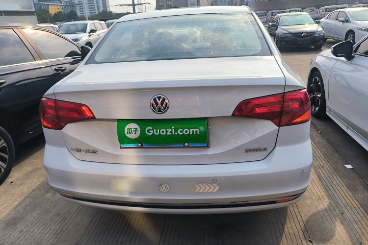 Used Volkswagen Bora 2016 1.6L manual Comfort trim level