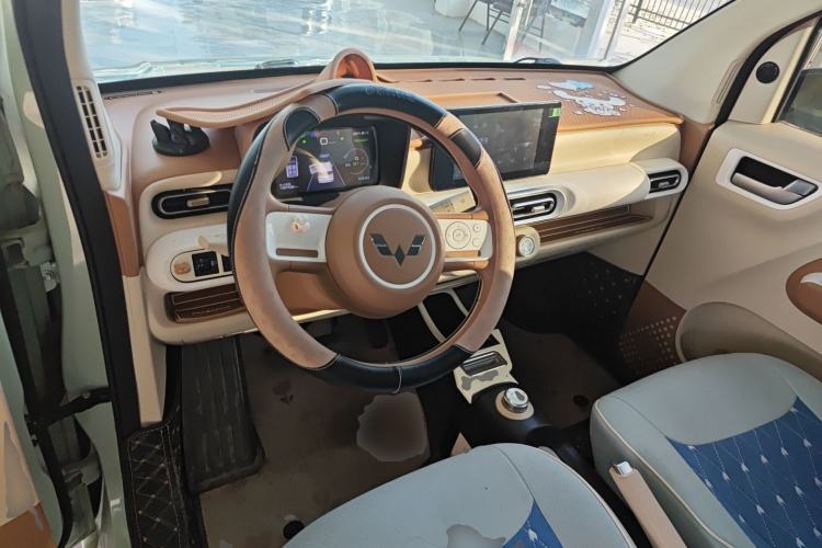 Used Wuling Hongguang MINIEV 2024 3rd Generation 215km Advanced Version
