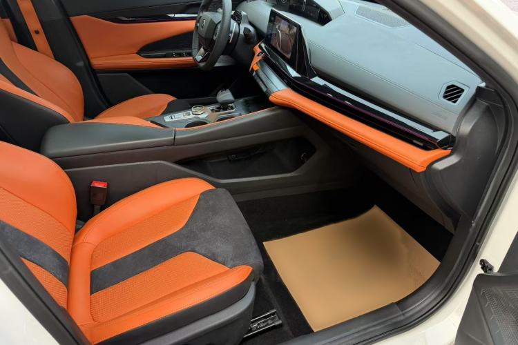 Used Changan UNI-V 2023 2.0T Leading-Speed Edition
