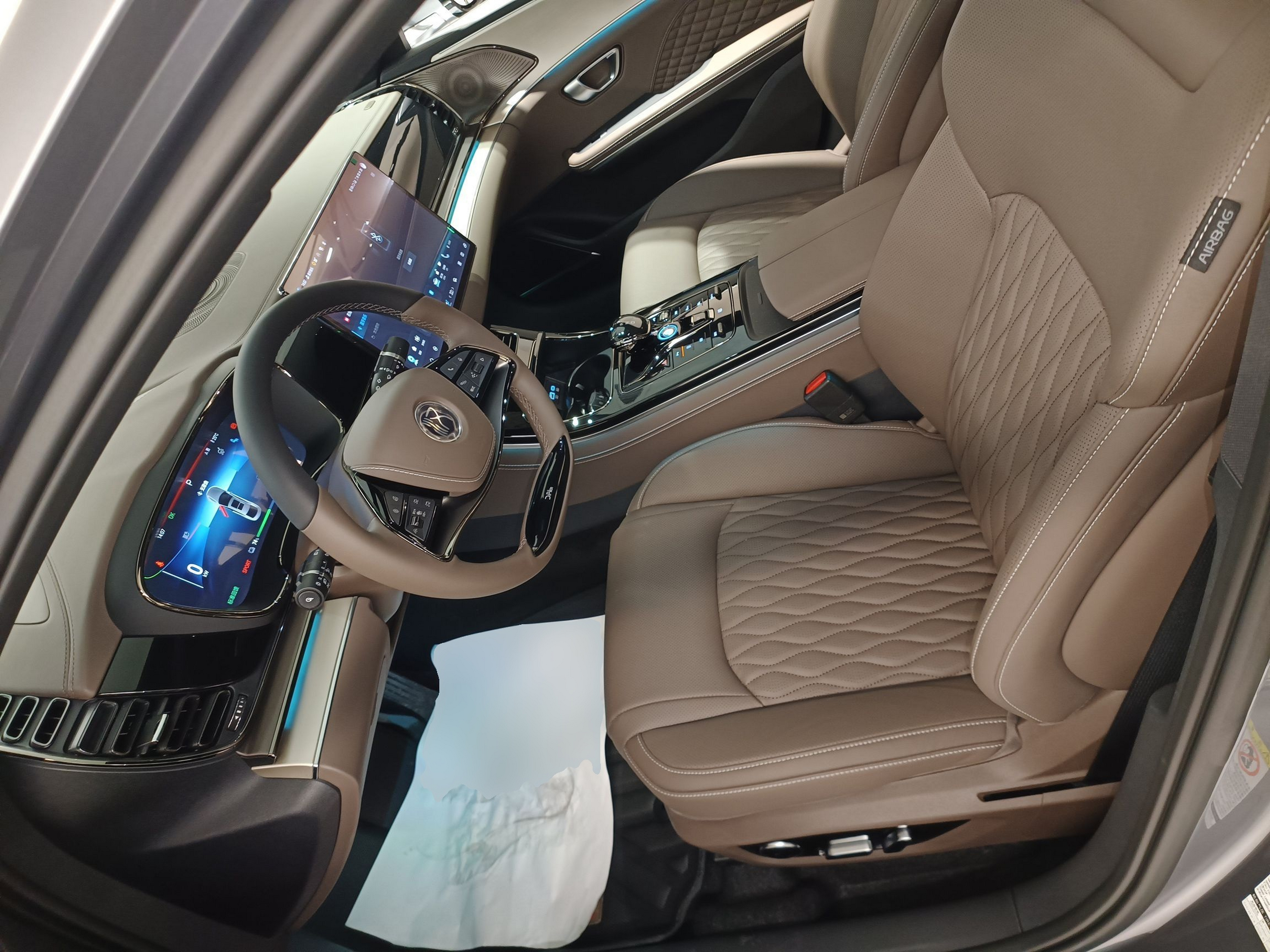 Переднее сиденье в автомобиле