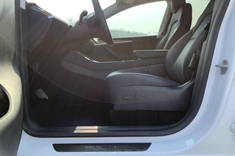 Used Tesla Model Y 2021 Long-Range All-Wheel-Drive Version 3D7
