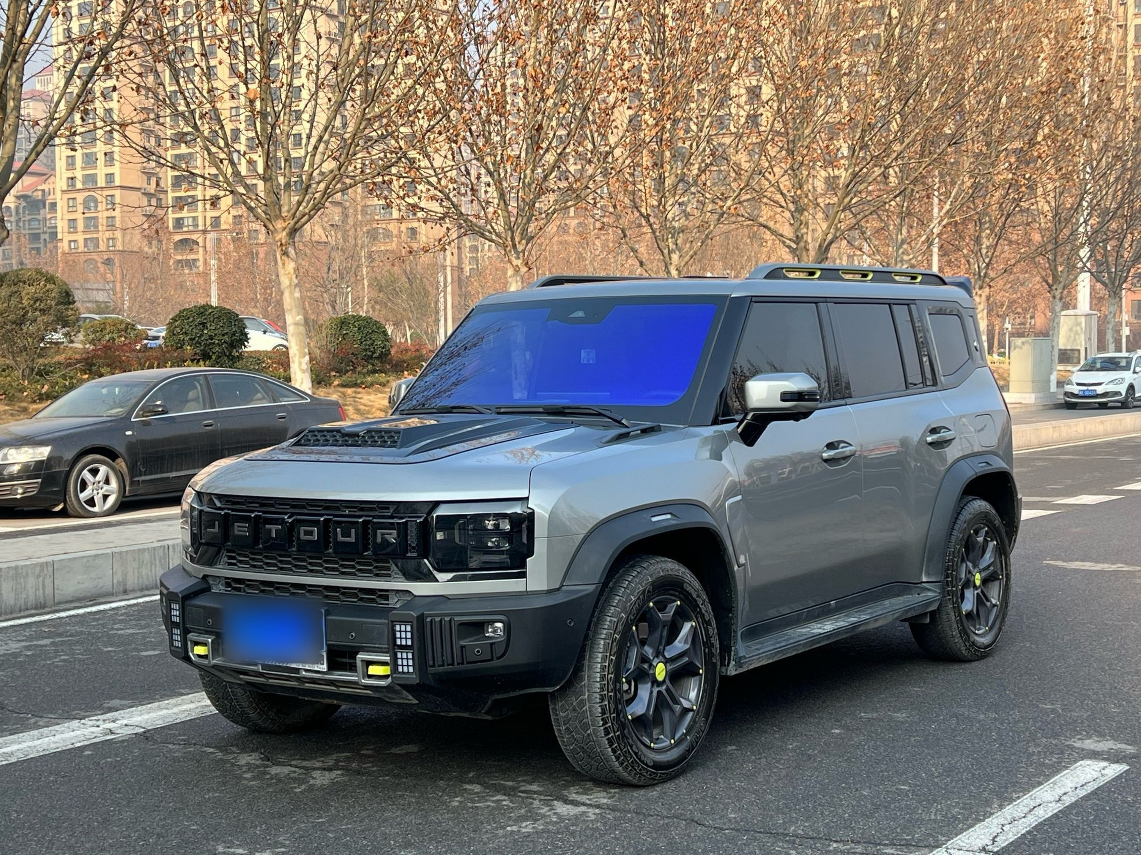 تحت مقدمة السيارة