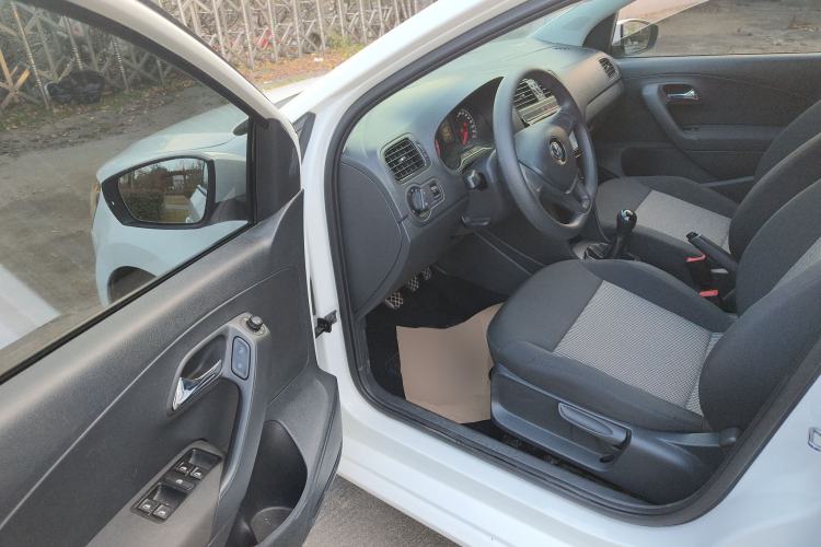 Used Volkswagen Polo 2014 1.4L Manual Fashion Edition
