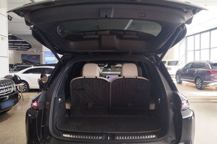 Used Li Auto L8 2023 Air model
