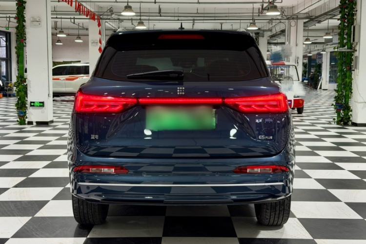 Used  E5 PLUS 2025 165 km Long-Range Version PLUS 5-Seater
