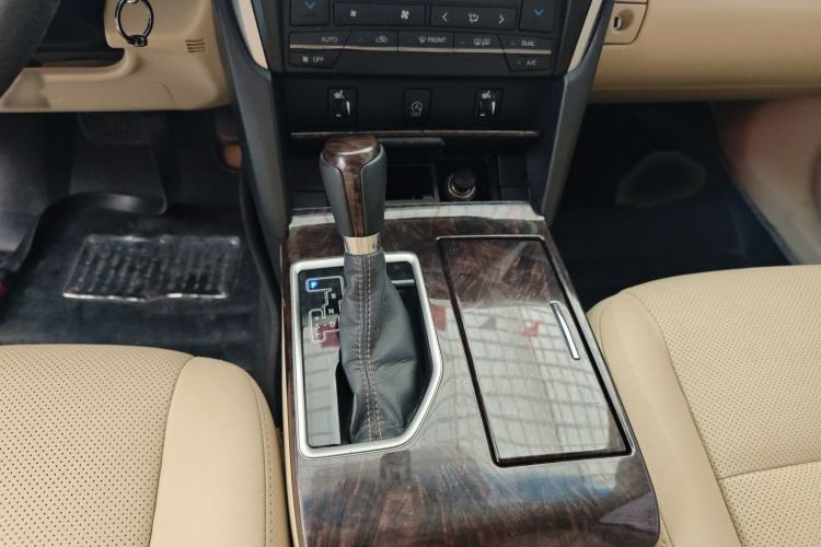 Used Toyota Camry 2016 2.0G 10th Anniversary Leading Edition
