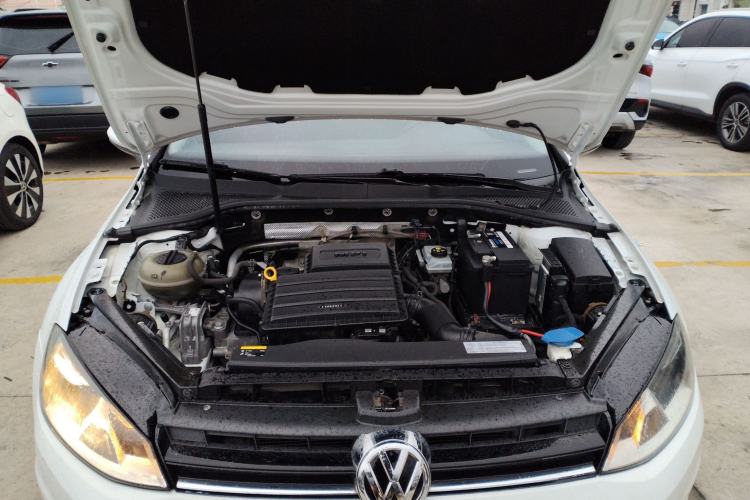 Used Volkswagen Golf 2016 1.6L Automatic Fashion Model
