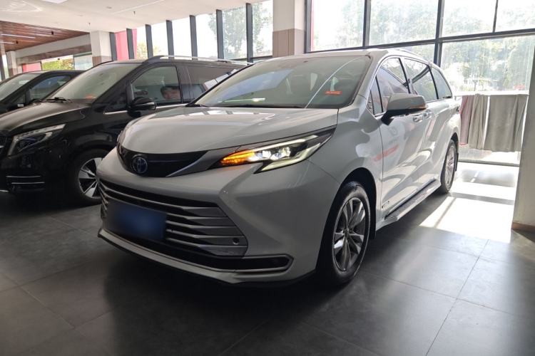 Used Toyota Sienna 2021 2.5L Hybrid Platinum Edition

