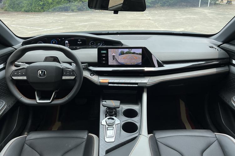 Used Changan UNI-V 2023 1.5T Prestige Model
