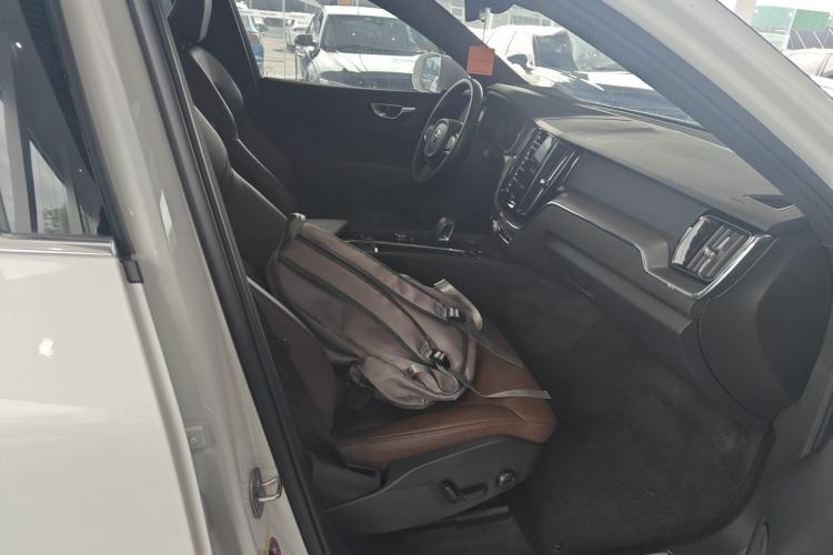 Used Volvo XC60 2023 B5 4x4 Smart Luxury Edition