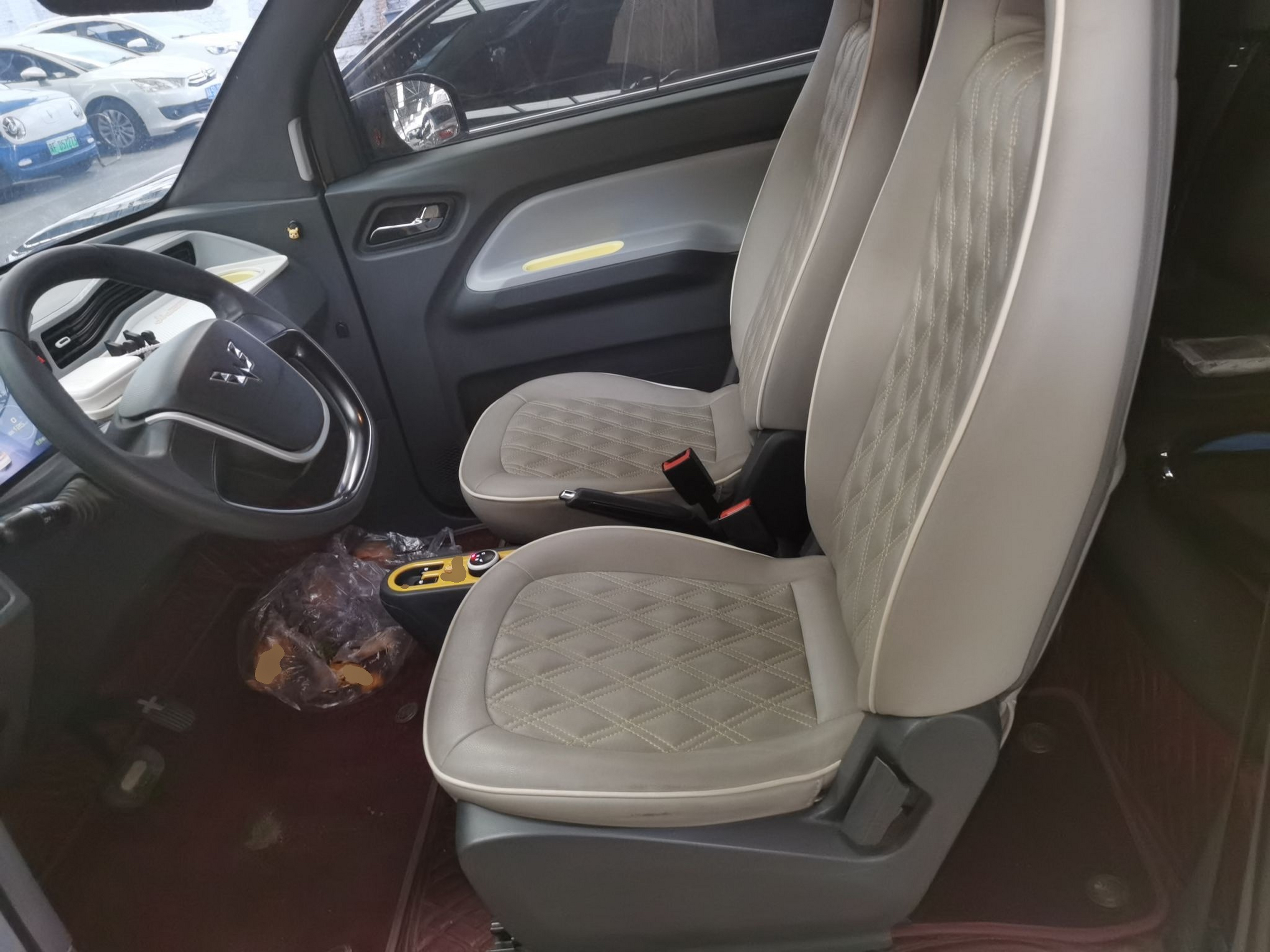 Переднее сиденье в автомобиле