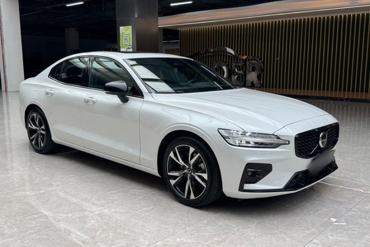 Used Volvo S60 2025 B5 Zhiya Sport Edition
