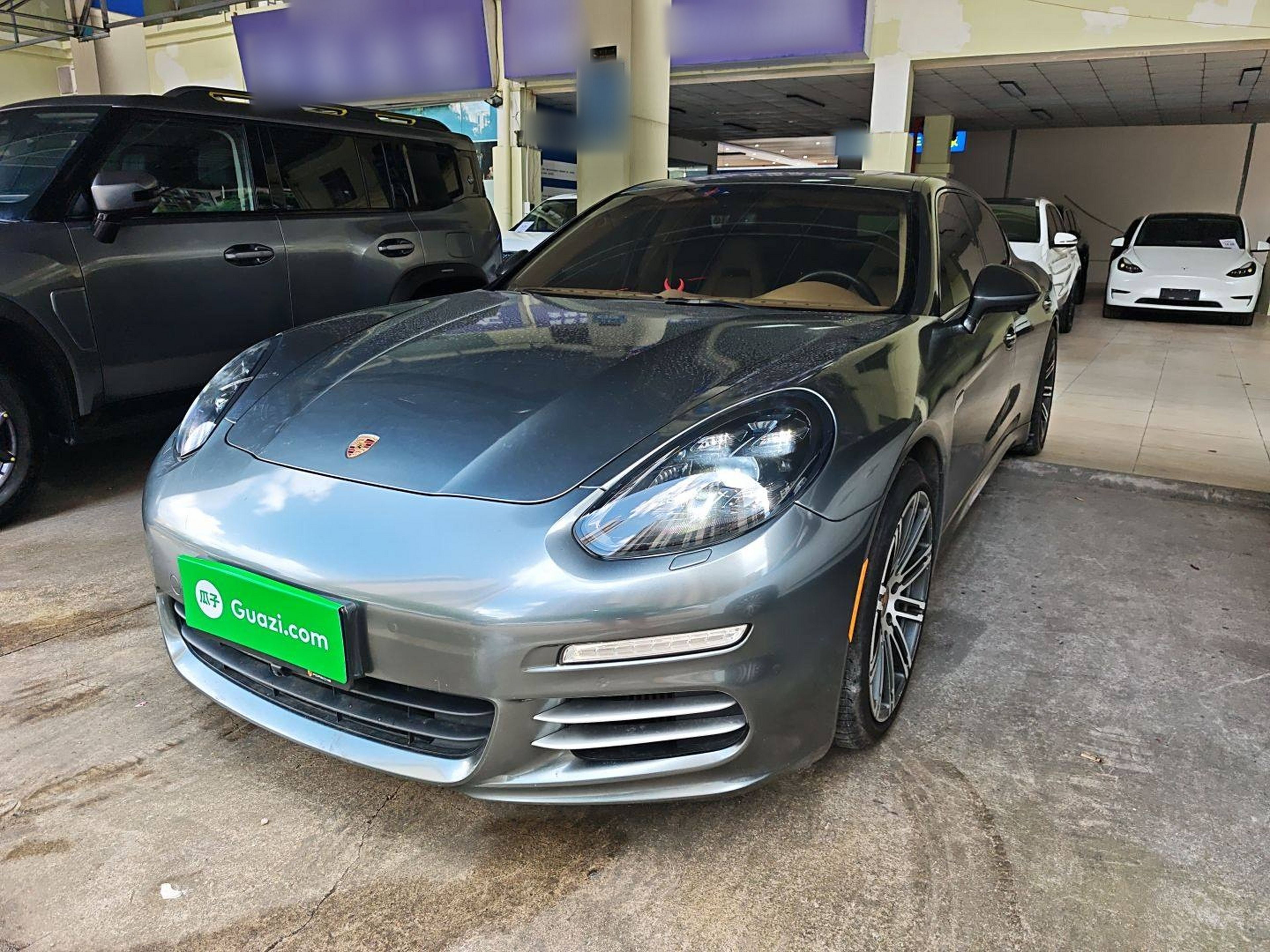 Под передней частью автомобиля