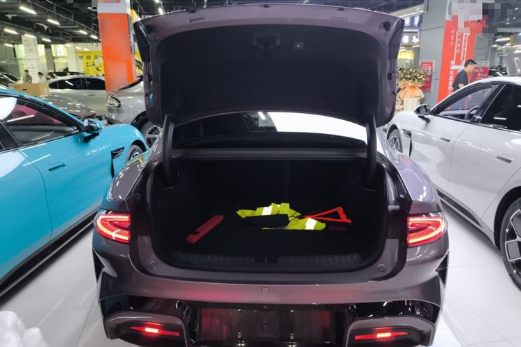 Used  SU7 2024 Four-Wheel Drive Ultra-Long Range Advanced Intelligent Driving Max Edition
