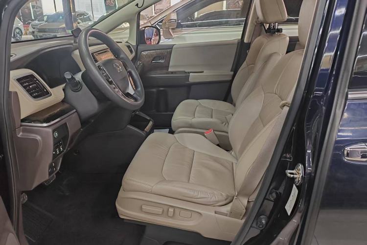 Used Honda Odyssey 2015 Revised 2.4L Luxury Edition
