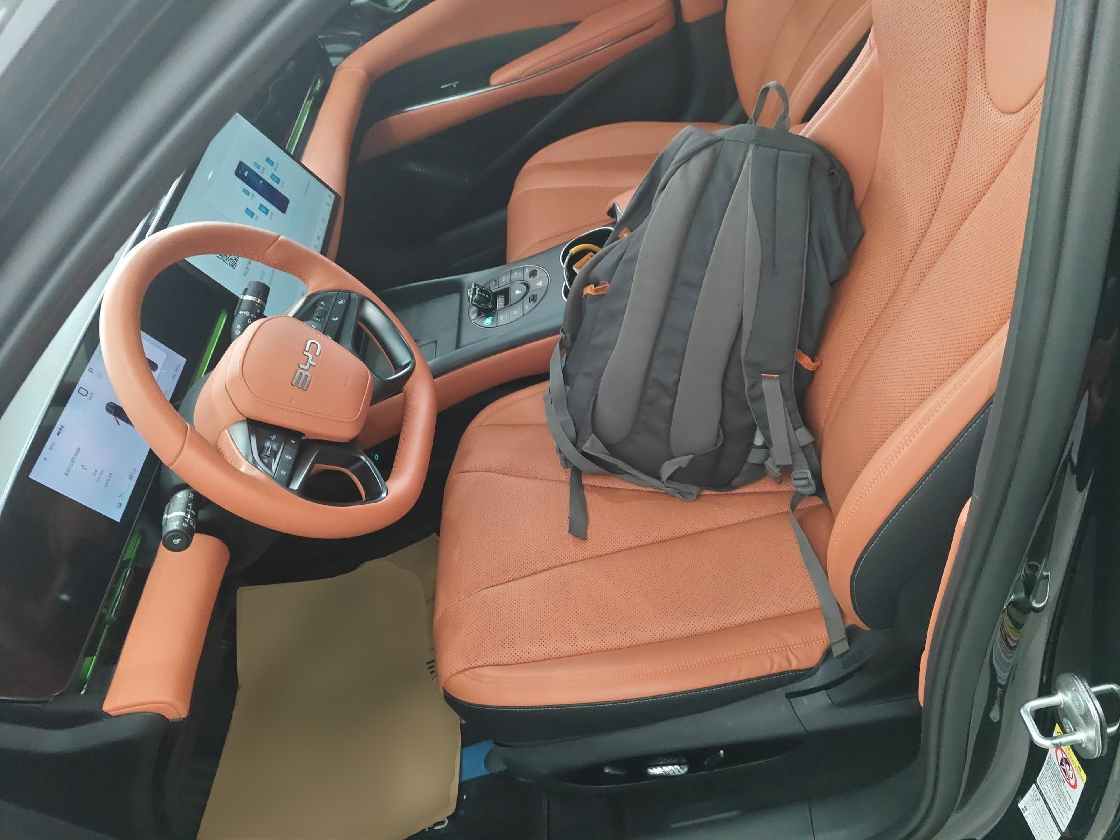 المقاعد الأمامية داخل السيارة