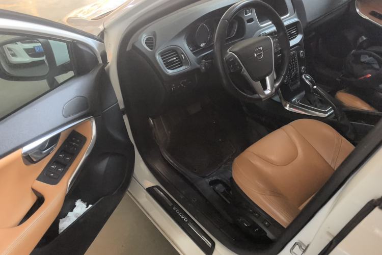 Used Volvo V40 2017 T3 Zhiyi Edition