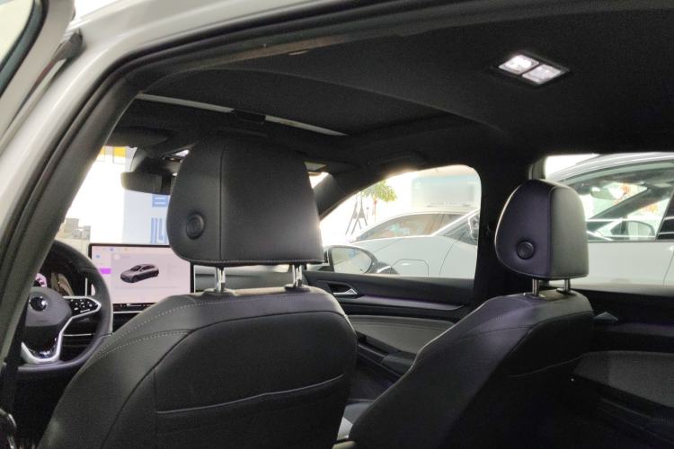 Used Volkswagen Golf 2025 300TSI R-Line
