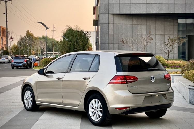 Used Volkswagen Golf 2016 1.6L Automatic Fashion Model
