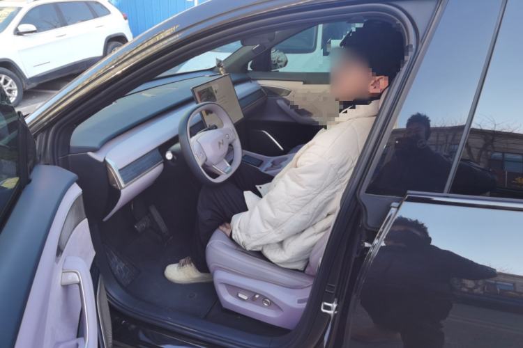 Used ONVO L60 2024 60 kWh All-Wheel Drive