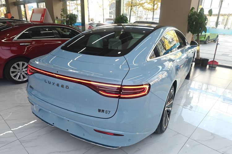 Used Hima Luxeed S7 2025 785 km Ultra