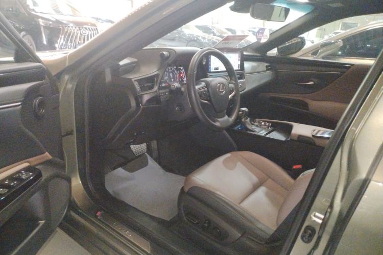 Used Lexus ES 2022 200 Excellence Edition
