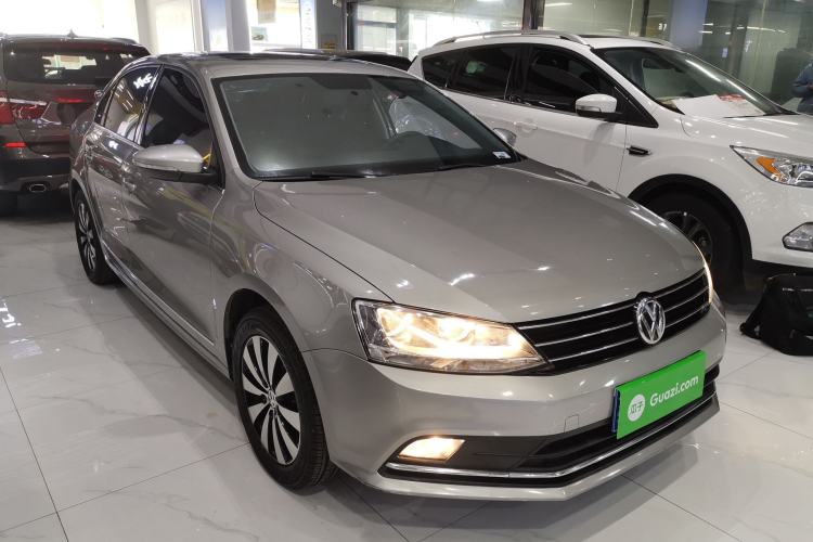 Used Volkswagen Sagitar 2017 230TSI Automatic Comfort Version
