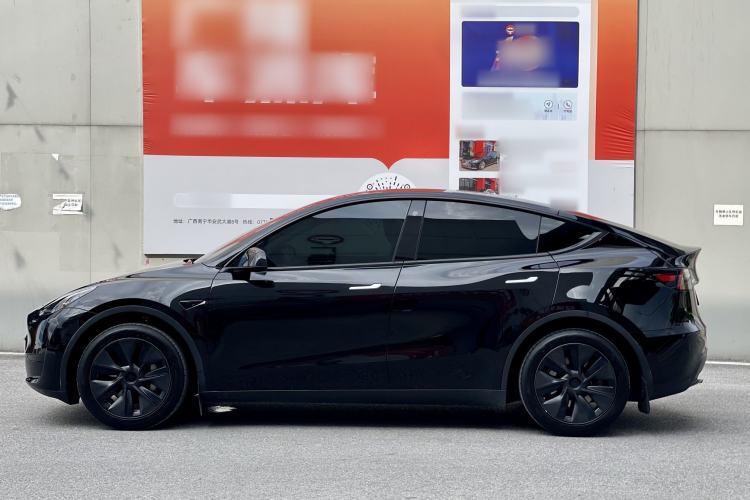 Used Tesla Model Y 2023 Rear-Wheel-Drive Version
