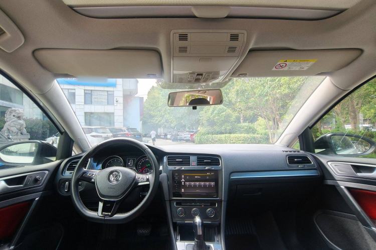 Used Volkswagen Golf 2017 230TSI Automatic Comfort Edition – Celebrating Milestone of One Million Units
