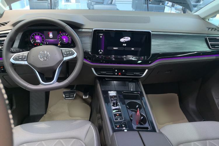 Used Volkswagen Viloran 2024 380TSI Premium Edition
