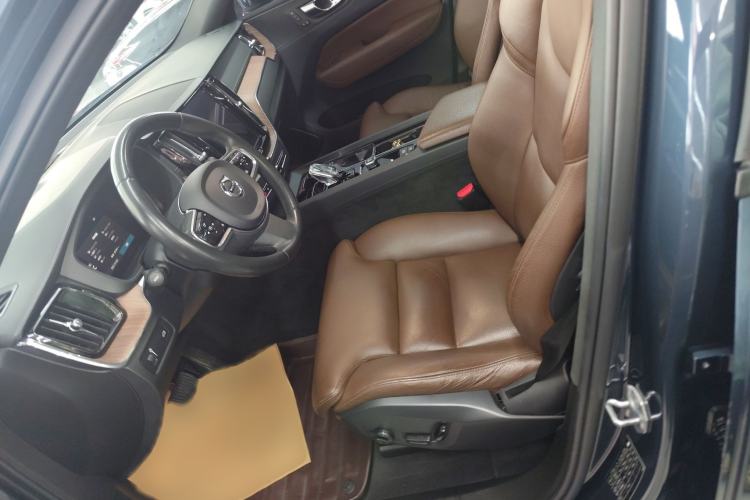 Used Volvo XC60 2022 B5 4x4 Smart Luxury Edition
