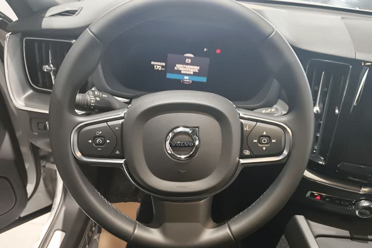 Used Volvo XC60 2023 B5 4x4 Smart Luxury Edition
