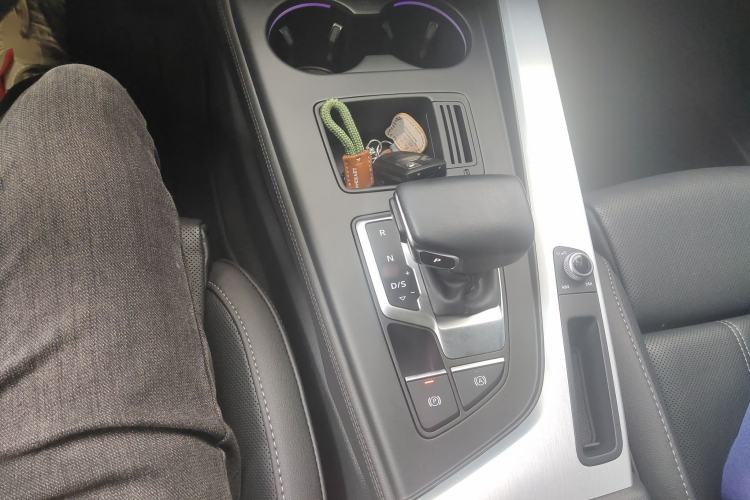 Used Audi A4L 2022 40 TFSI Luxury Dynamic Model
