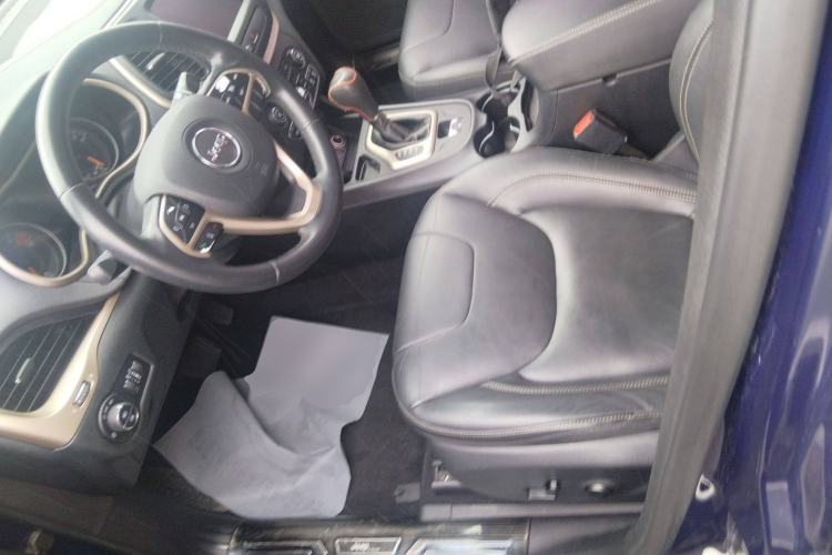 Used  Cherokee 2016 2.0L Superior Edition
