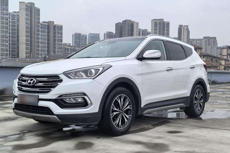 Used Hyundai Santa Fe 2017 2.0T Automatic Two-Wheel Drive Smart Version 7 Seats
