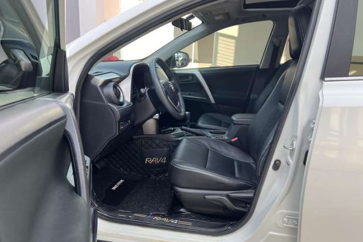 Used Toyota RAV4 2019 2.0L CVT Two-Wheel Drive Pioneer Edition China V Standard
