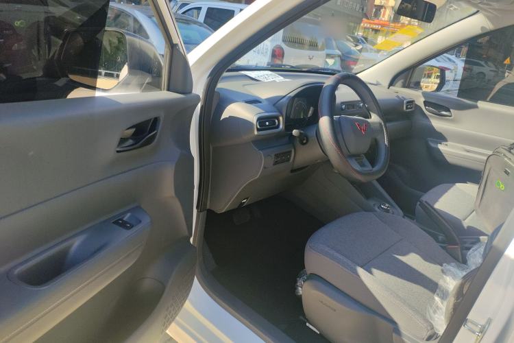 Used Wuling Hongguang New Energy 2024 All-Electric Model 300KM Practical Version
